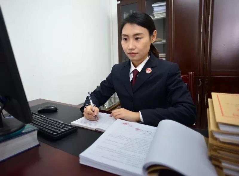 【双先榜样】朱丽沙：80后“斜杠青年”的变与不变