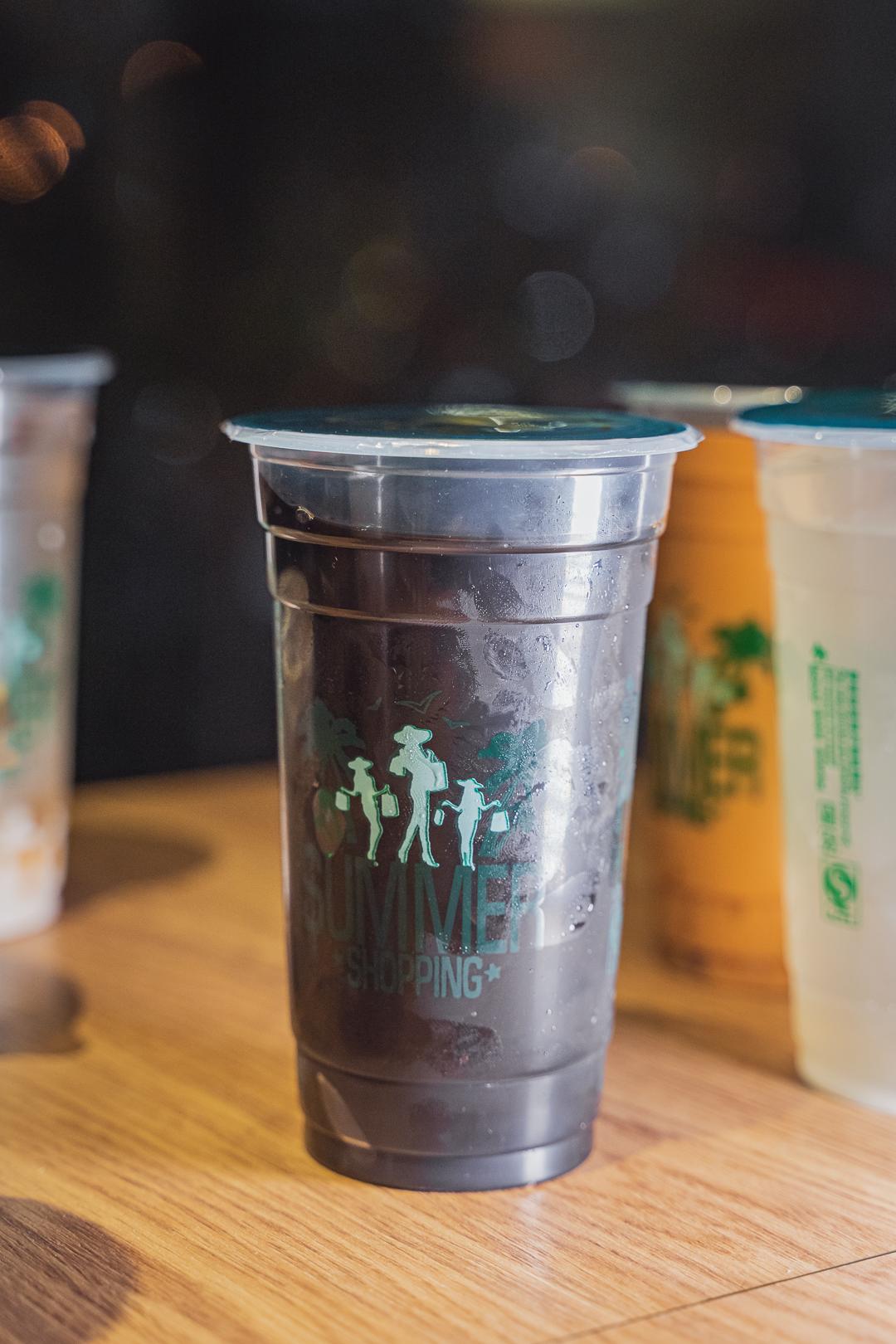 就这家连门都没有的2㎡小店,居然能在上海红17年?