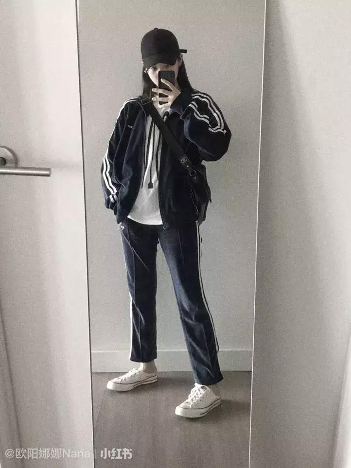 欧阳娜娜穿着匡威的经典款出镜,欧阳娜娜有所有的匡威