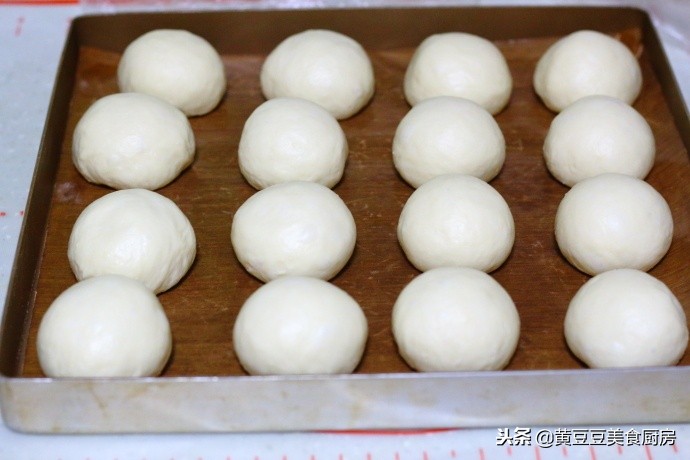 牛乳早餐包家常做法,奶香早餐包详细做法