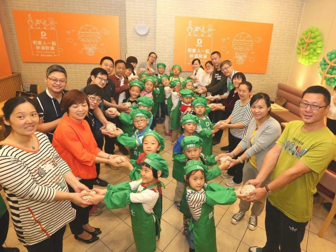 被肯德基吊打，亏了3.2亿！却用一根鸡腿，征服中国县城