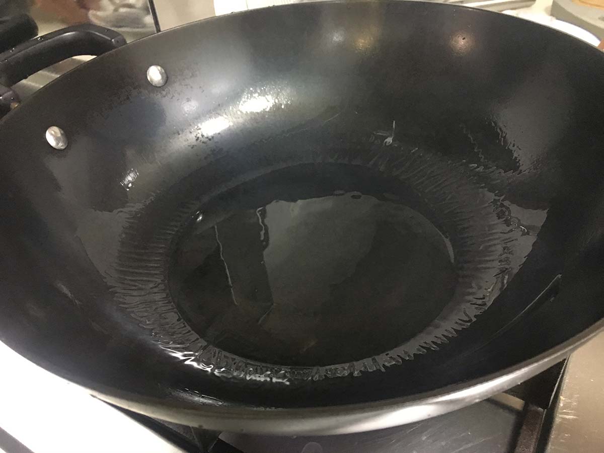 带鱼煎之前怎么处理不腥还不粘锅,干煎带鱼怎么外脆里嫩