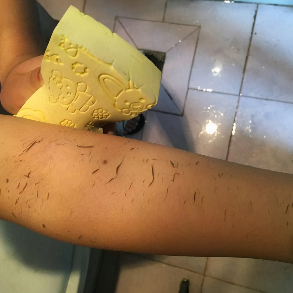 洗澡搓下一堆“黑泥”，真脏吗？显微镜下一群密密麻麻的小东西