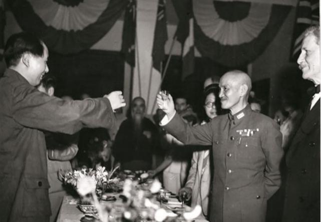 1945年重庆谈判，毛*东泽**停烟8小时，老蒋听闻：此人不可小视