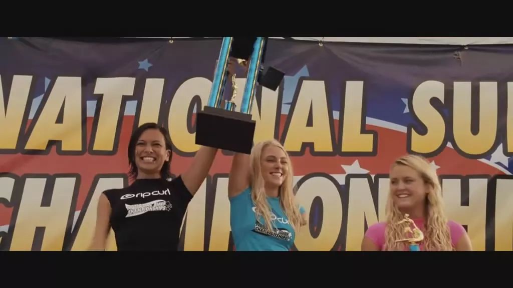 当遇见鲨鱼该怎么逃生,当在海里遇到鲨鱼怎么办