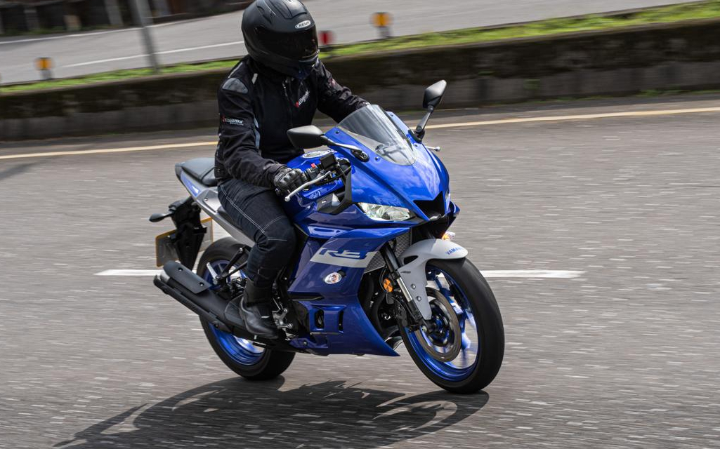 雅马哈r3点评,雅马哈r3和ktmduke390选哪个好