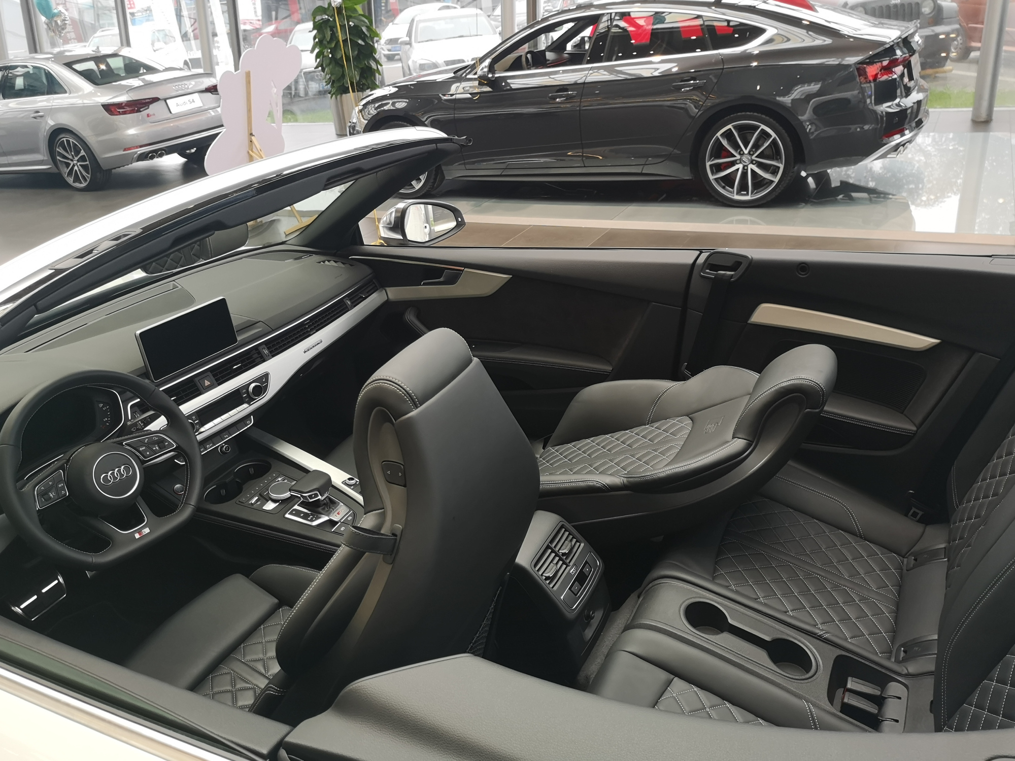 23款奥迪s5敞篷版沉浸式体验,新款奥迪s5敞篷版实车拉风的设计