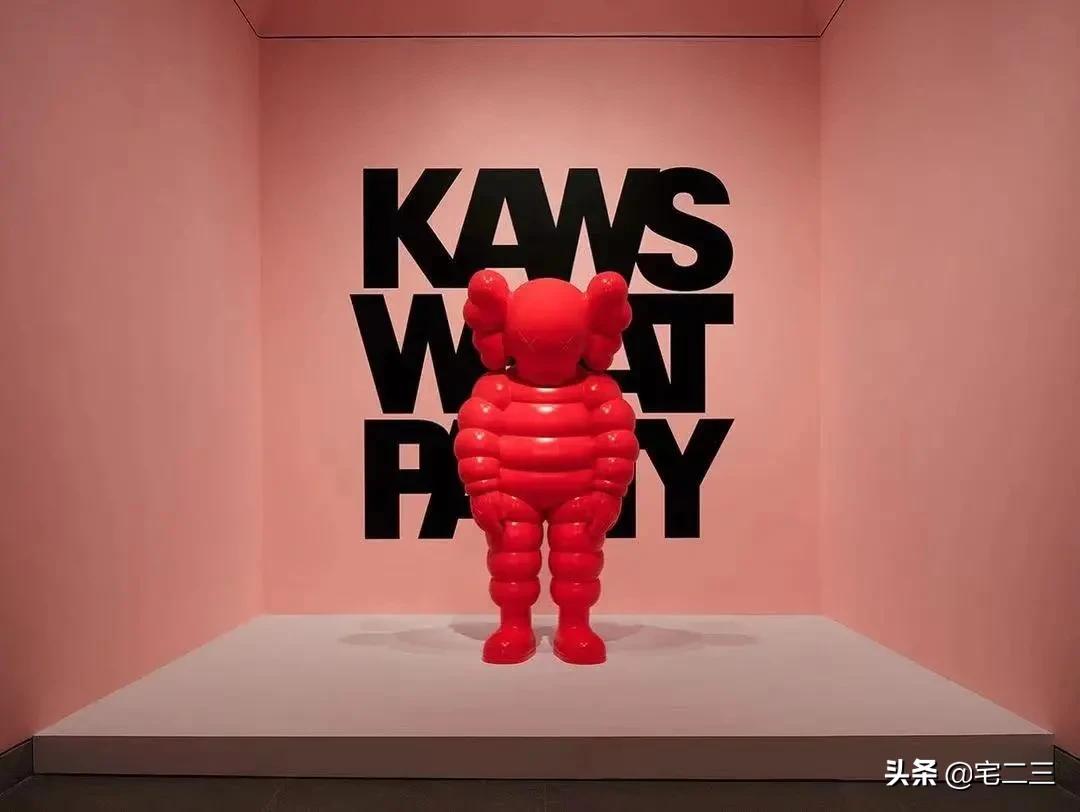 从KAWS、村上隆到草间弥生，为什么潮玩艺术也进军家居界了？