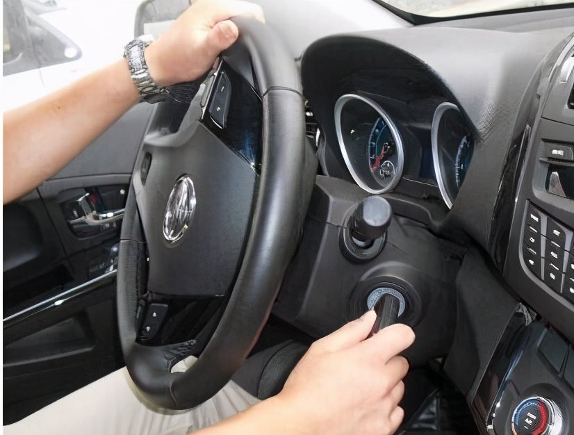 天气冷汽车打不着火是什么原因,汽车打不着火给不上油是什么原因