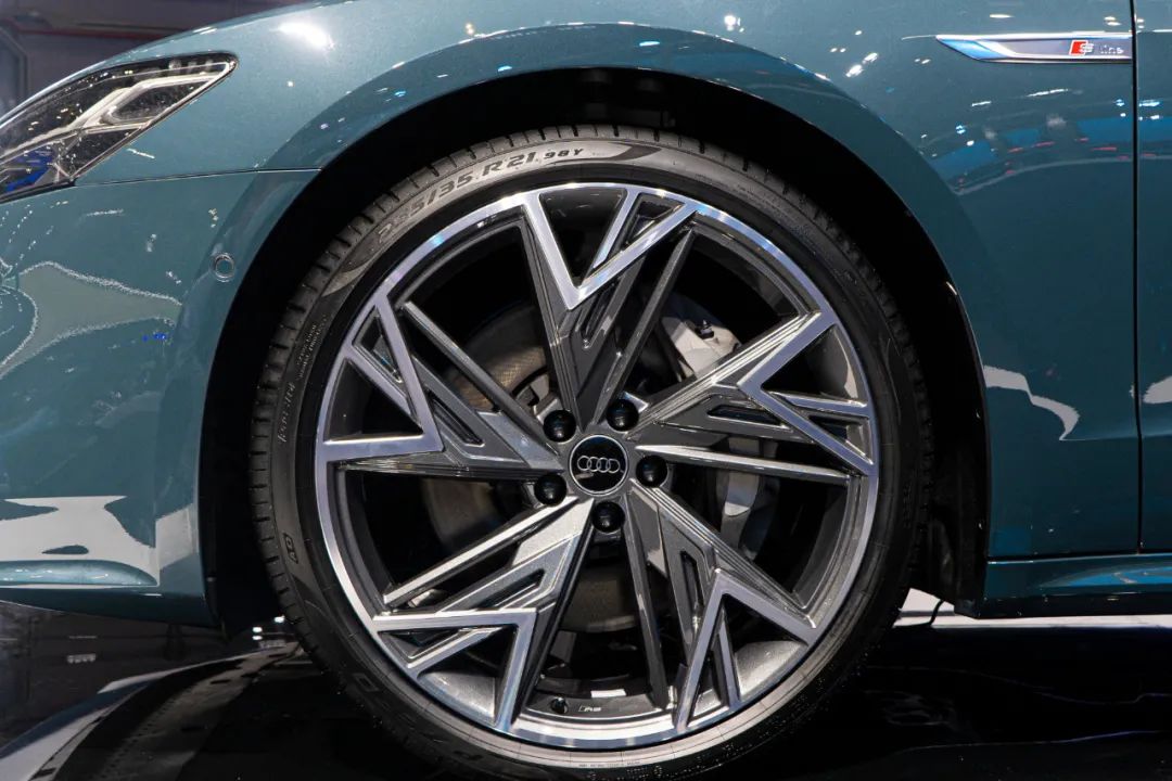 当优雅遇上潮流,当优雅碰上运动西装暴徒不再是梦