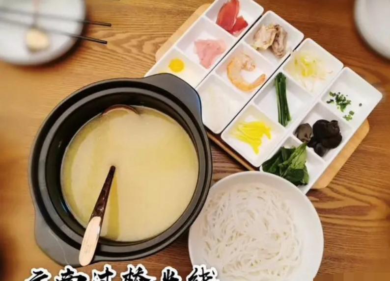 云南独有的美食风味汽锅鸡,云南汽锅鸡这是全国吃法之冠
