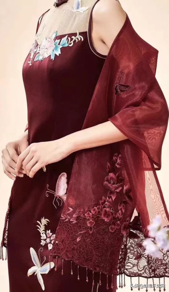 婚礼妈妈礼服挑选攻略,婚礼妈妈怎么穿衣服合适