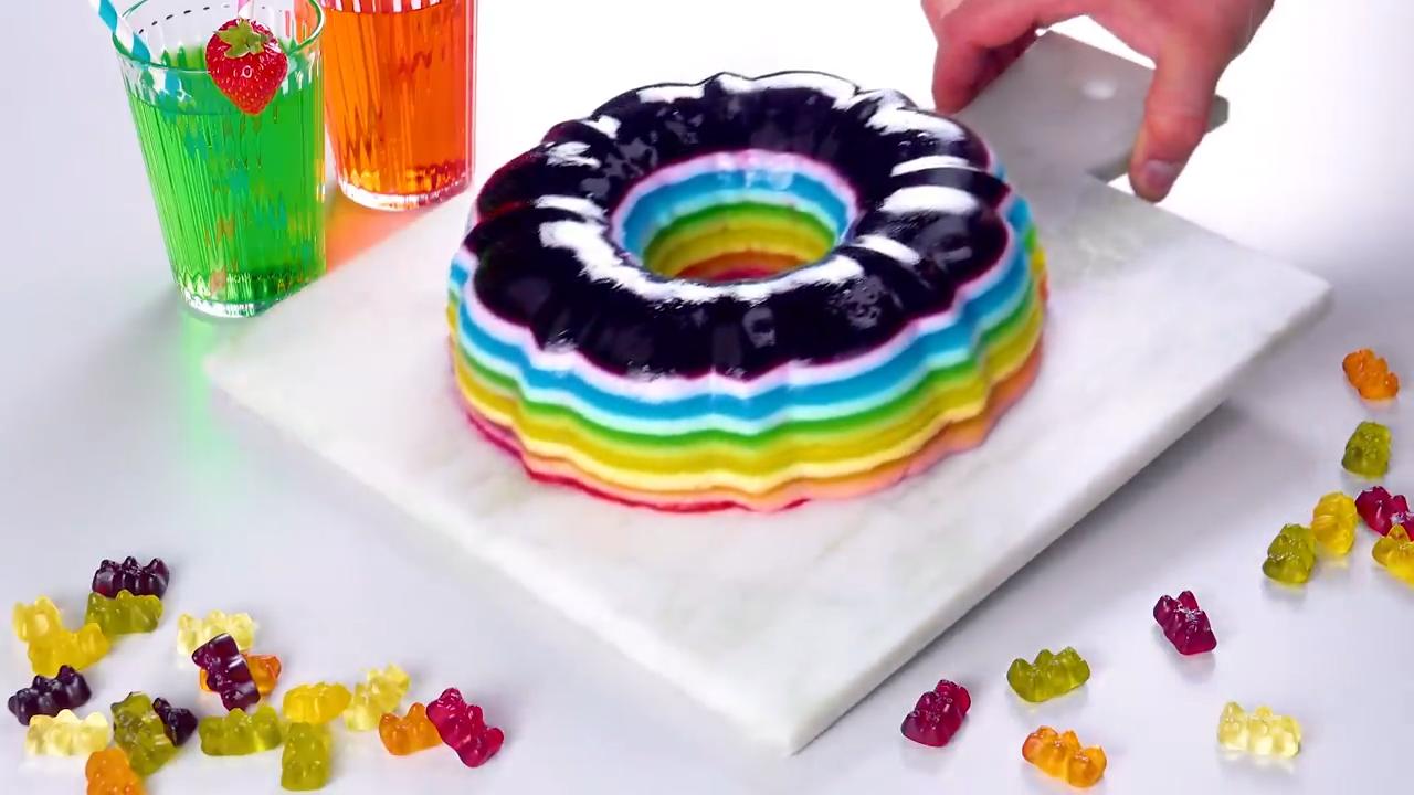 做彩虹口味的果冻,自制彩虹果冻闪光版