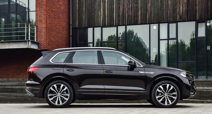 丰田柴油版普拉多对比途锐,开过普拉多再开纳瓦拉好吗