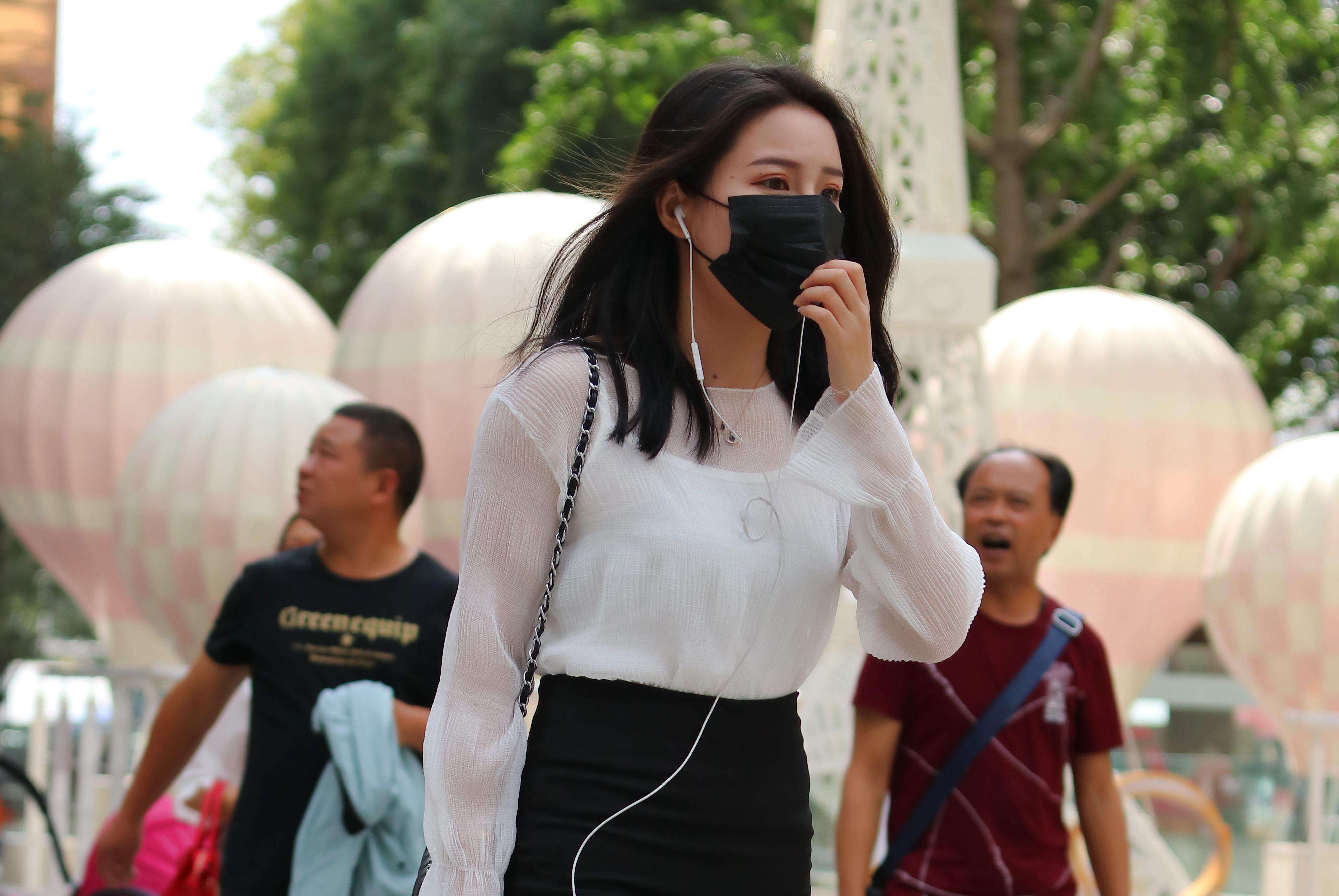 帮助别人就是害了自己？面对西方国家自暴自弃我们到底该怎么办？