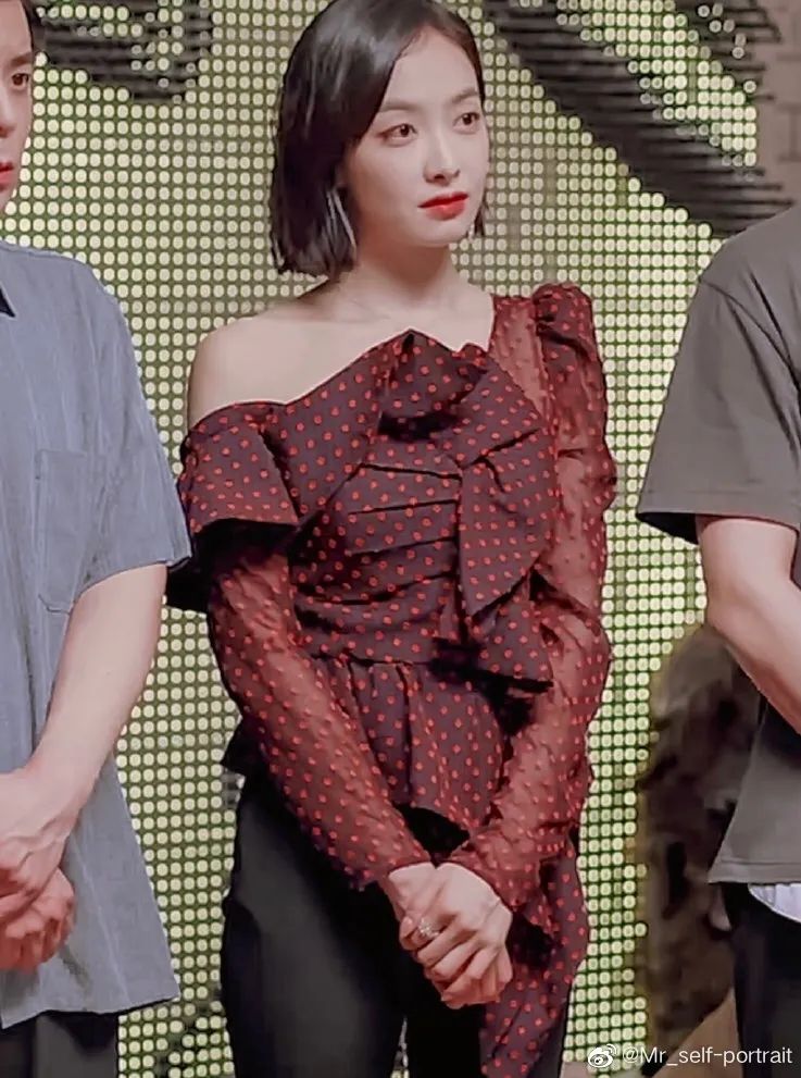 被代购抢食因《欢乐颂》“出圈”的Self-Portrait终于在国内开网店