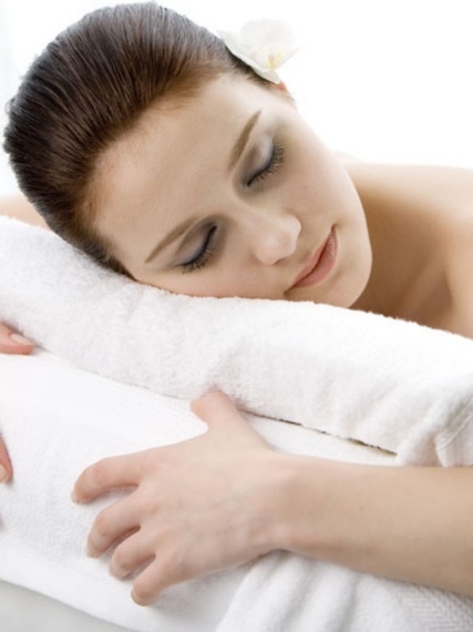 女人睡觉时，要扎发还是散发？我做错多年，难怪掉发快，发际线高