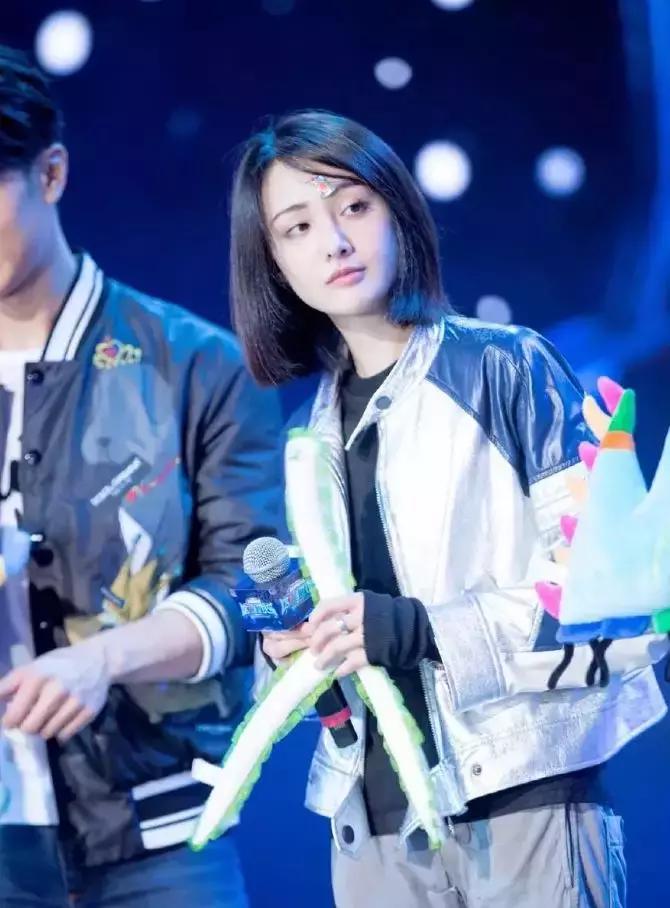 恋爱中的郑爽，清爽如夏风