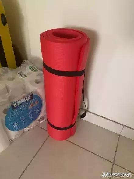 每个家里都有瑜伽垫,每个家庭都有个瑜伽垫