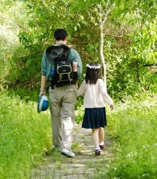 爸爸对远行的女儿说:愿你别踩学姐的坑,不负大学四年好年华