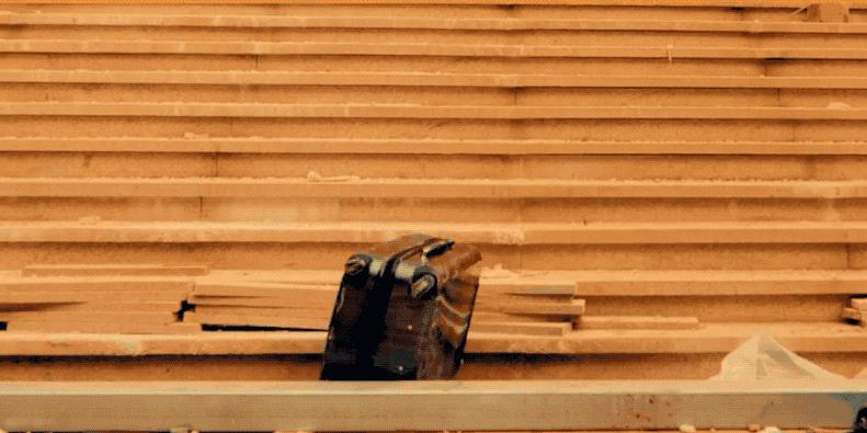 什么材质的行李箱耐摔耐磨,超轻摔不坏的耐磨行李箱