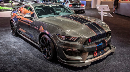 野马和科迈罗到底选哪个,福特野马和雪佛兰科迈罗哪个省油