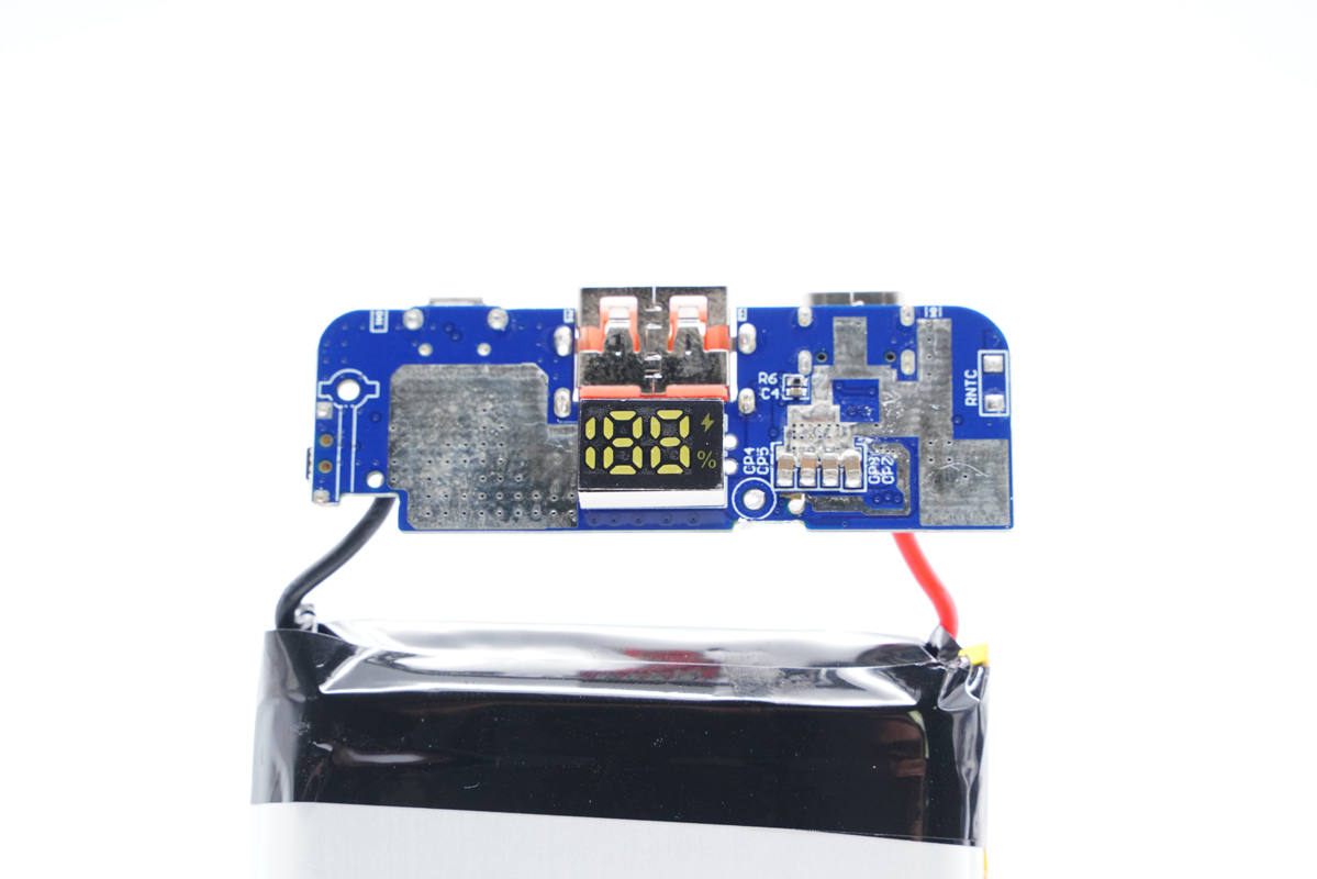 昂达充电宝三线合一快充,支持iphone20w快充充电宝