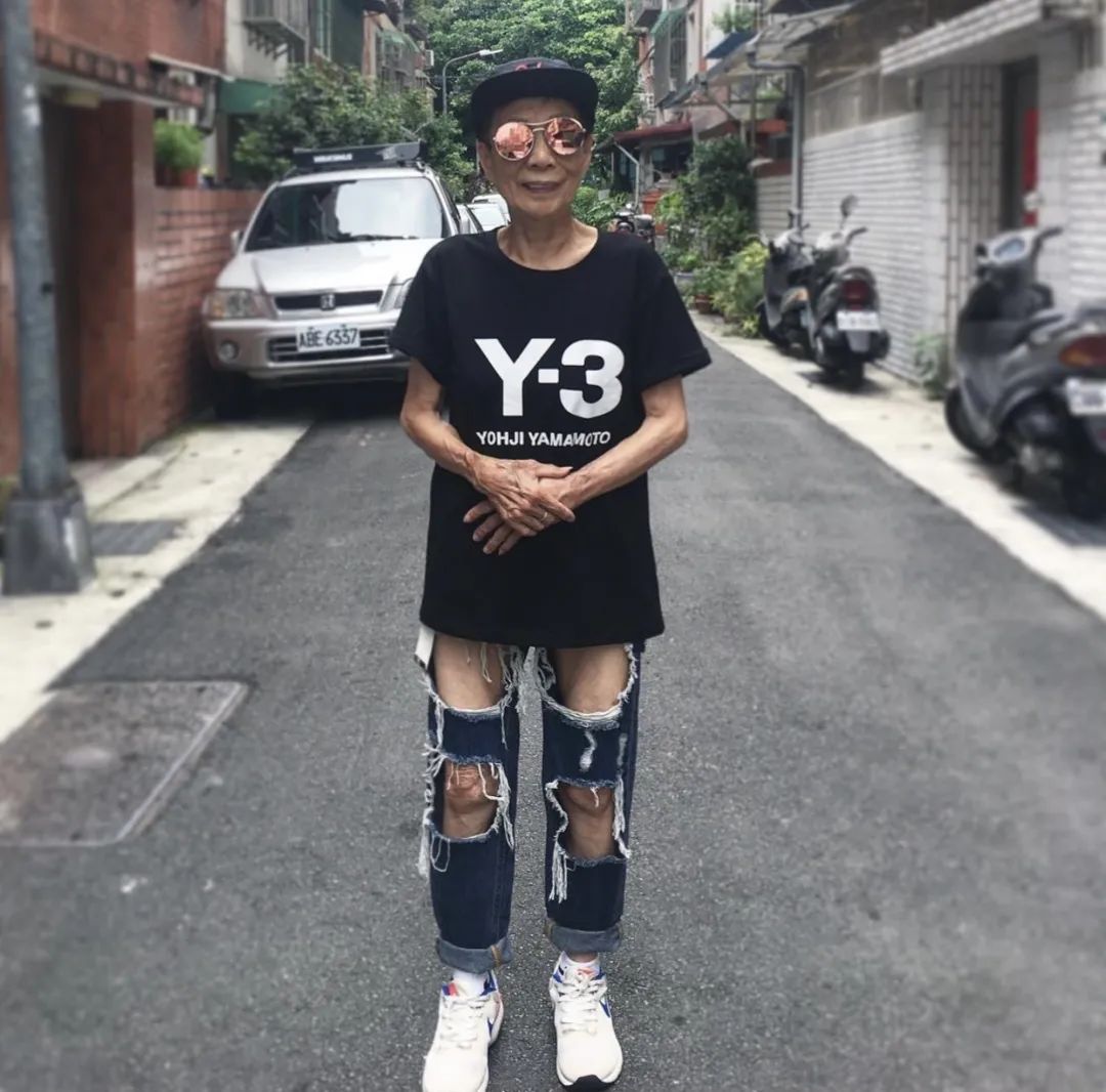 麦当娜50岁时穿衣打扮,61岁麦当娜自曝秀出美貌不减年华