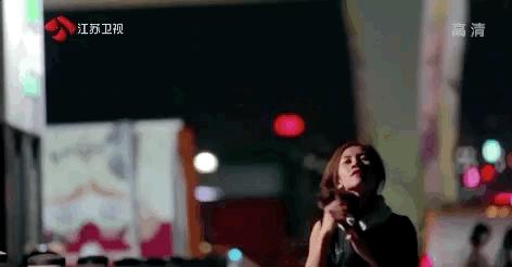 从一夜爆红到被疯狂质疑，最美女搬运工消失背后