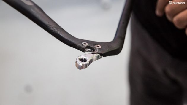 碳纤维自行车车身修复视频教程,碳纤维自行车针孔如何修复