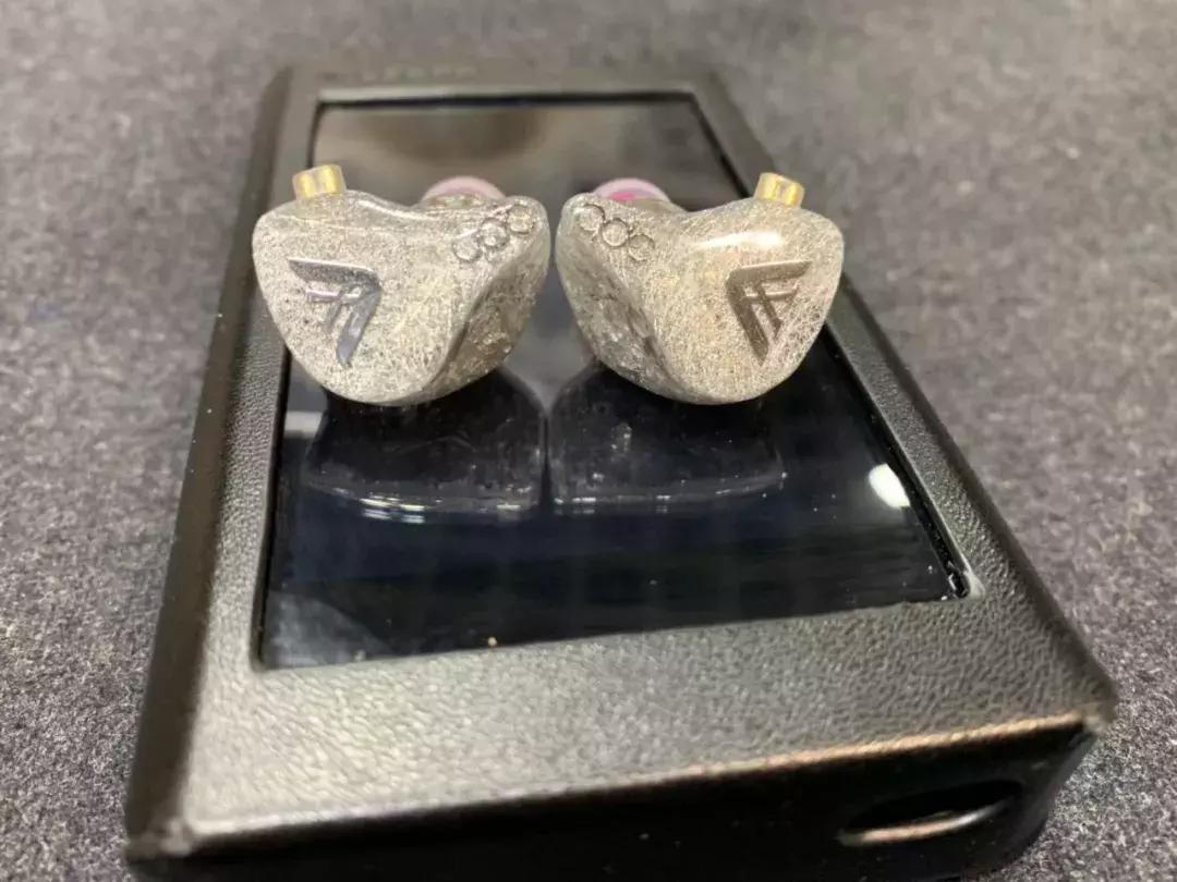 焕测评丨万元线材龙争虎斗，谁才是qdcVX的最佳伴侣？