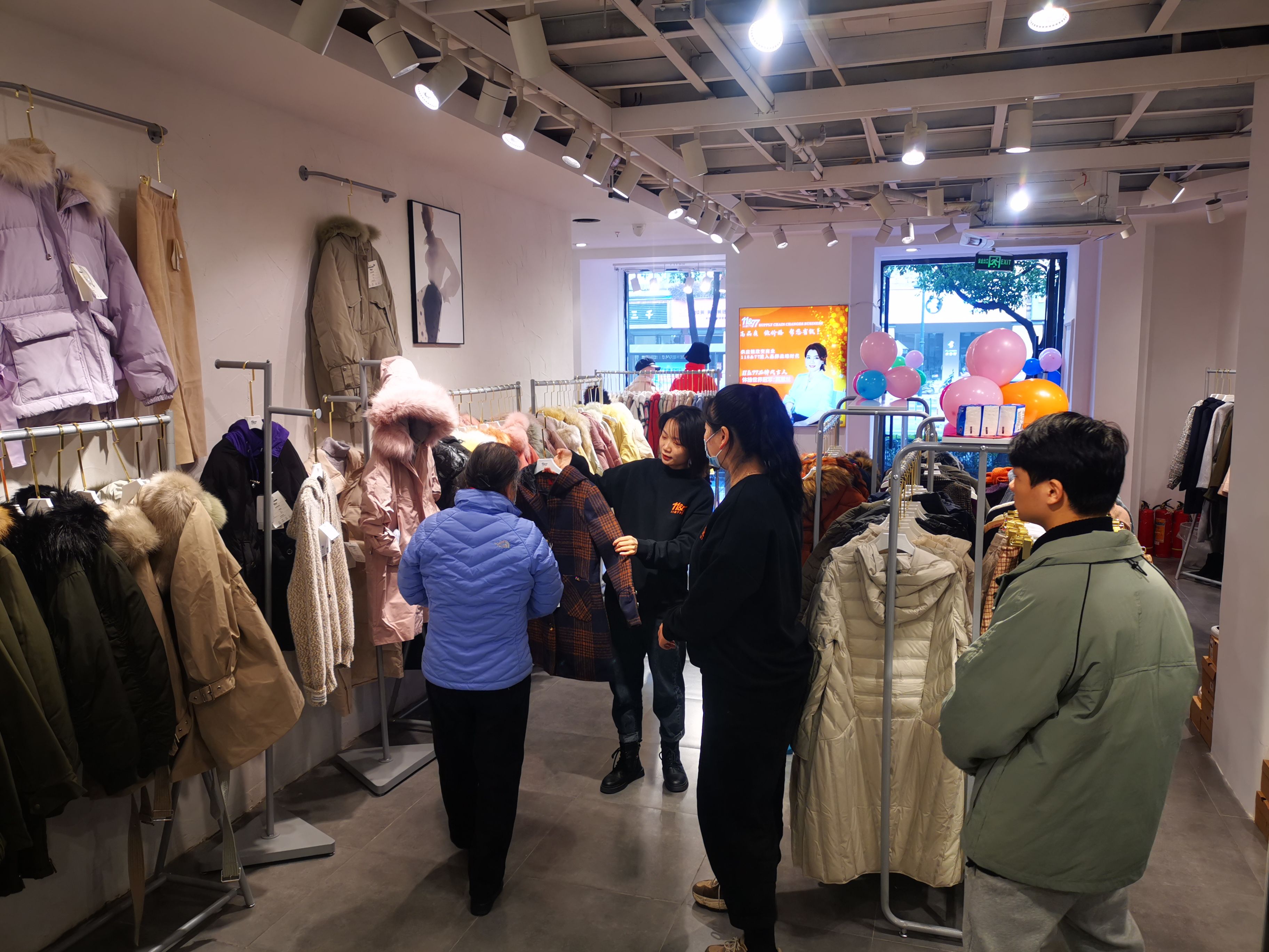 新手加盟服装店必须注意的事项,2021年新手开服装店最全操作攻略