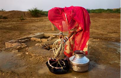 男人为了掩盖罪行杀害妻子,印度11名男子残忍的杀14岁女孩