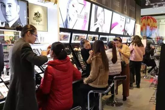 狐狸小妖专注海外美妆北京华联店,狐狸小妖美妆店怎么加盟