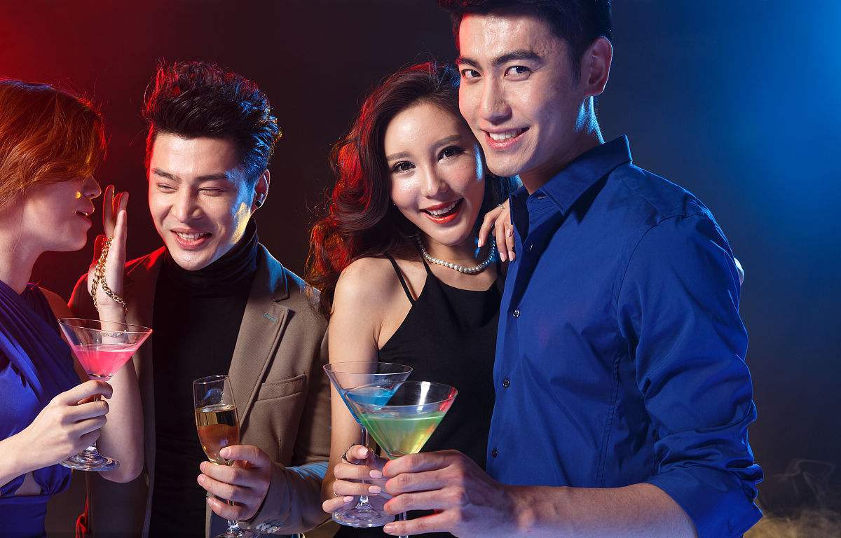 当老公联系上前女友我该怎么办,网恋出轨被发现怎么挽回对方