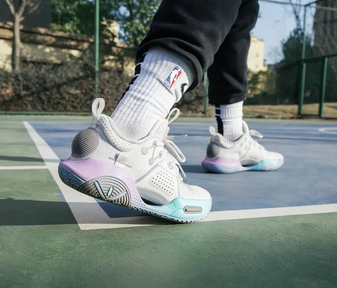 李宁全城9青年版有啥区别,李宁韦德之道全城9棉花糖