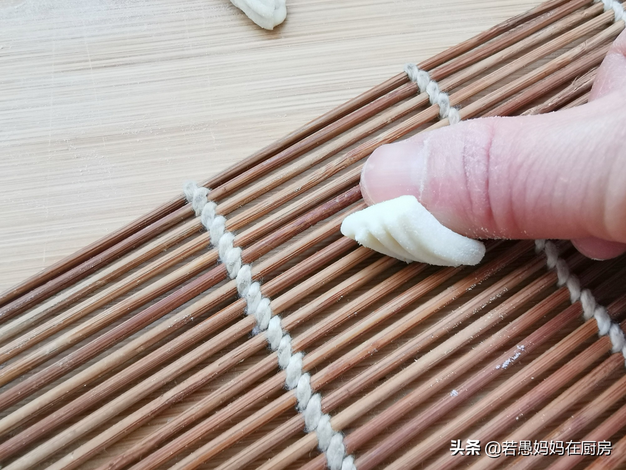 最简单面粉最好吃的做法,面粉最好吃做法不用揉面