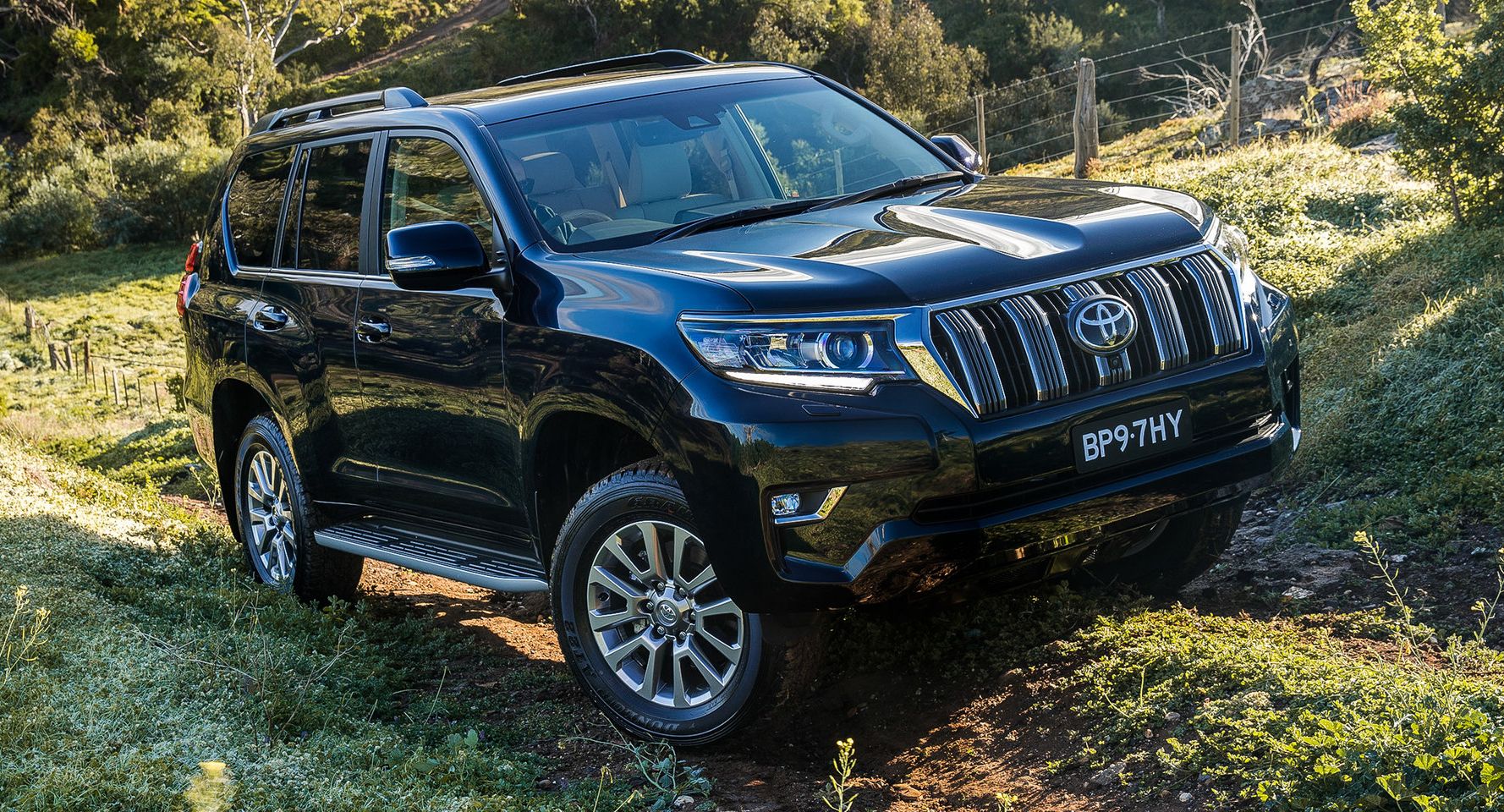 赤峰汽车音响改装鑫航改装丰田霸道升级四门隔音丹拿40周年喇叭