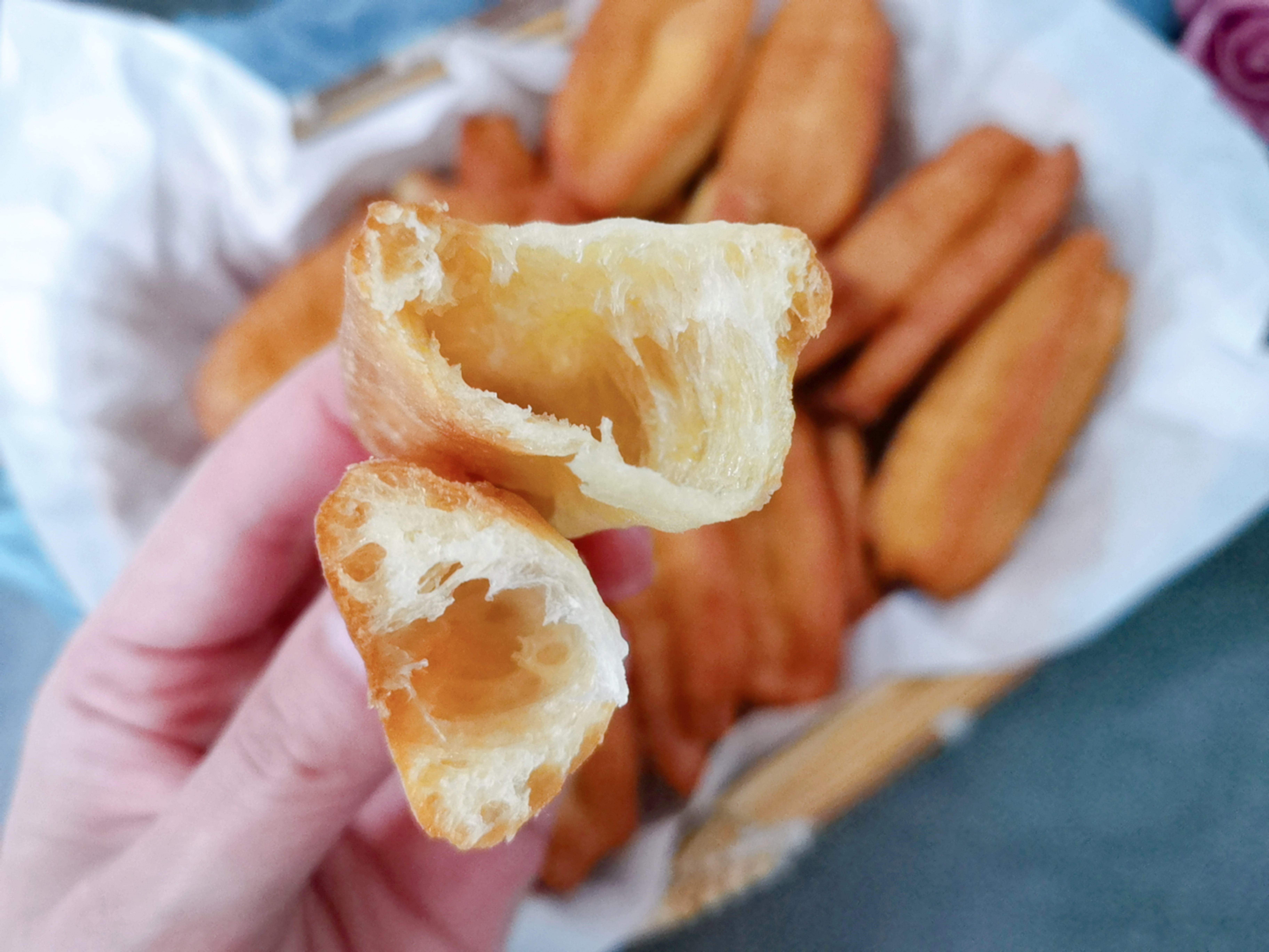 牛奶鸡蛋发酵粉和面能炸油条吗,普通面粉怎样炸油条又软又蓬松