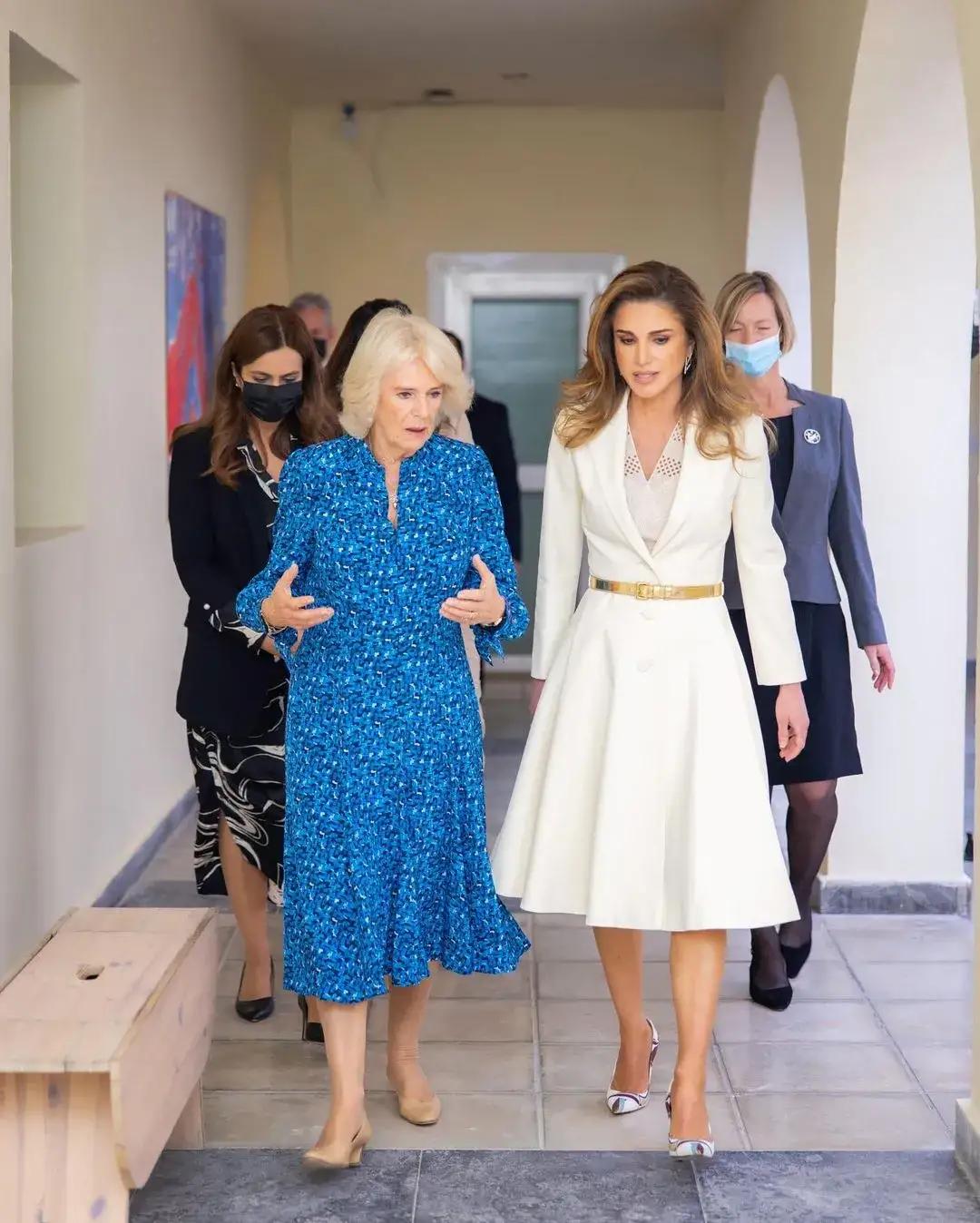 卡米拉 约旦王后 屈膝礼 (卡米拉向约旦王后行屈膝礼)