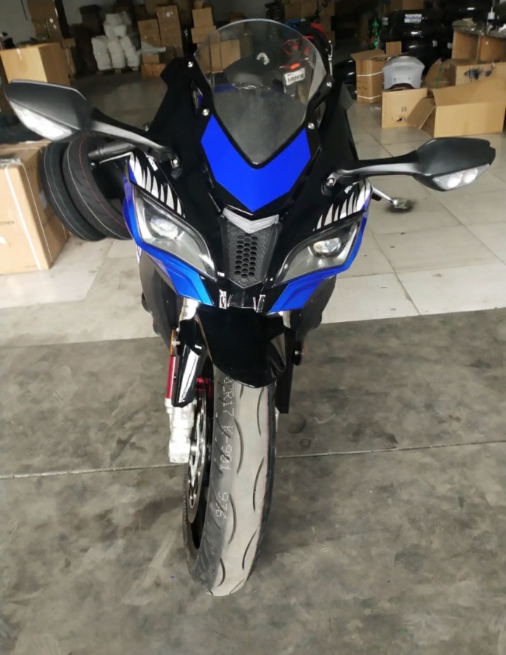 国产大牛珠峰华鹰HY500一比一精仿川崎ZX-10R!