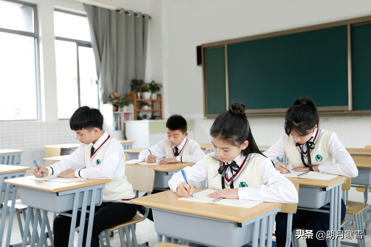 学生吵闹捣乱学生如何巧妙化解,学生上课乱哄哄现场