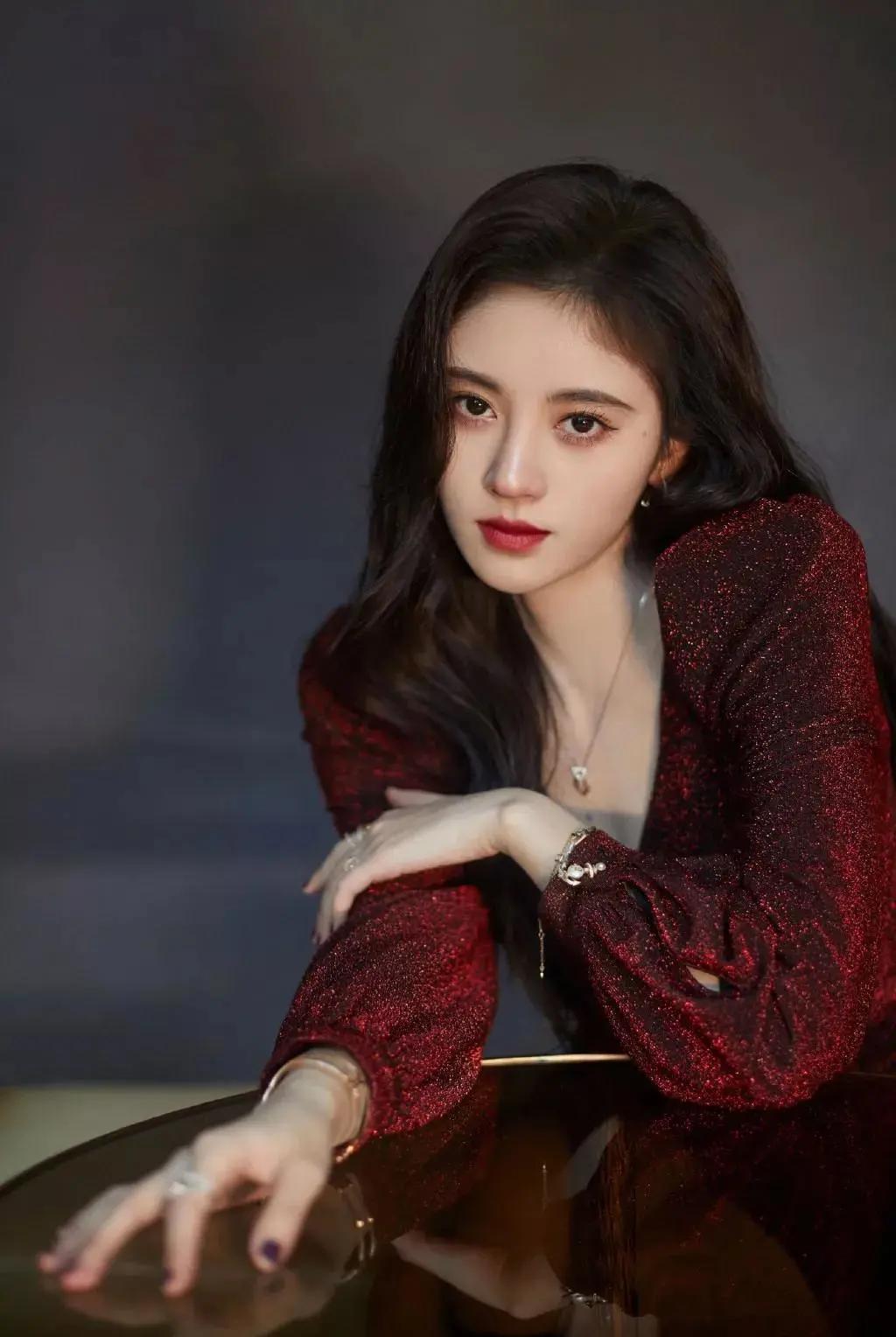 怎样剪刘海扎起来不嫌脸大,剪个刘海拯救一张脸