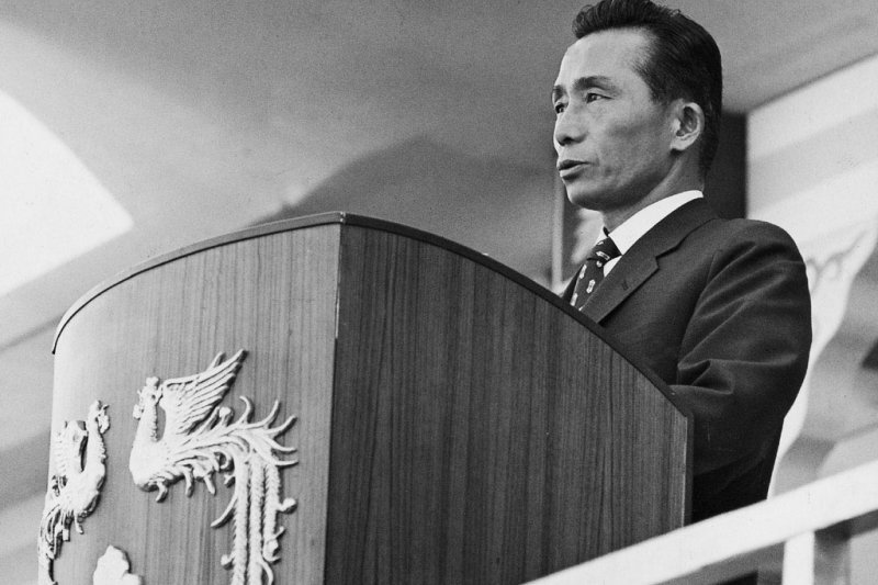 闊╁浗鑹轰汉浣庤胺,闊╁浗鑹轰汉鎷煎懡