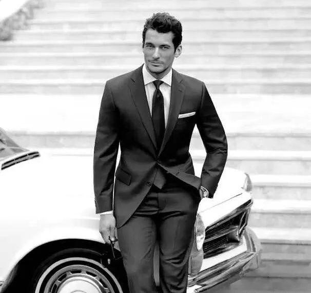 个子矮怎么穿西装好看,小个子穿格子西装搭配各种穿法