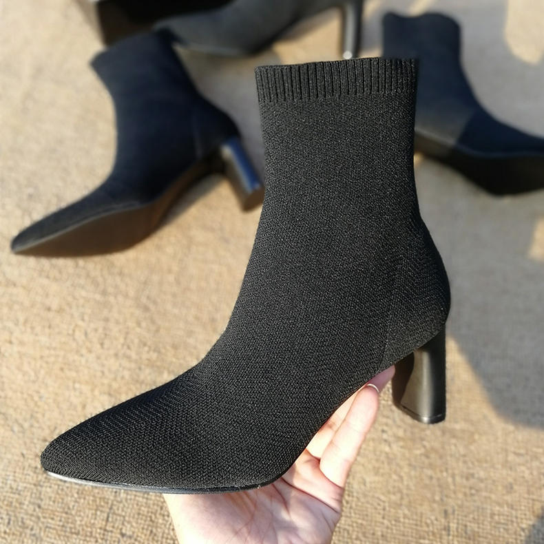 今年流行款女士短靴尖头,流行穿短靴优雅时尚美得更出众