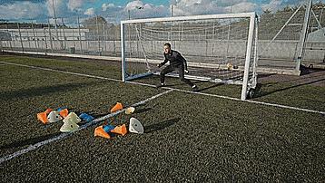 足球守门员十大扑救瞬间,守门员折射球训练道具