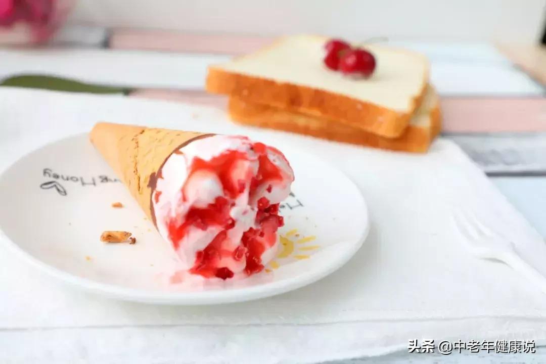 管不住嘴就想吃口冰淇淋,管不住嘴吃冰淇淋