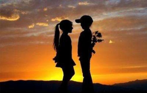 人真的会被影响的，面对镜子里面满脸褶皱的自己，她已然泪水横流