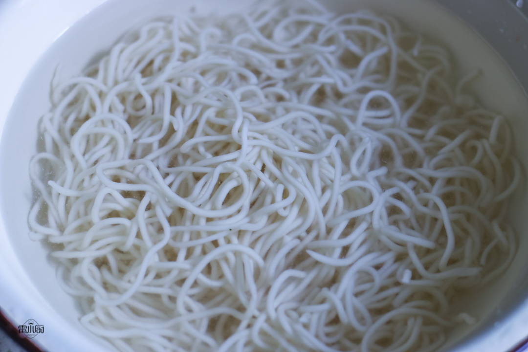 热干面怎么才能做到最好可以开店,6元一碗的热干面做法